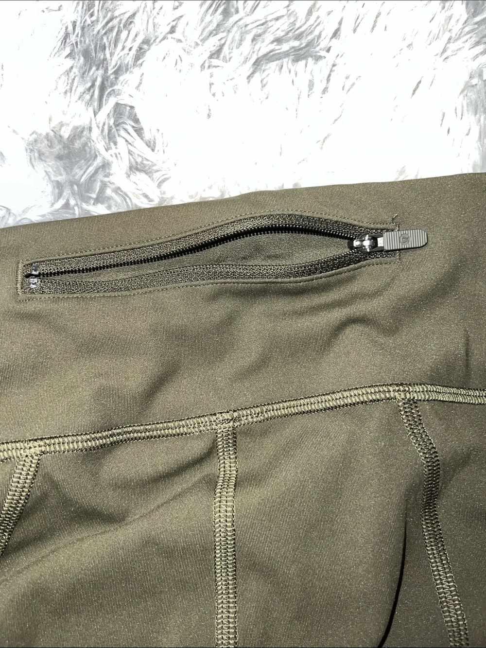 Women’s Lululemon capri Leggings Size 4